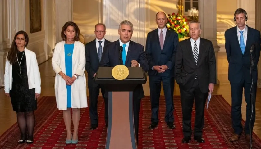 El embajador de Estados Unidos en Colombia, Philip Goldberg, y el Presidente Duque.