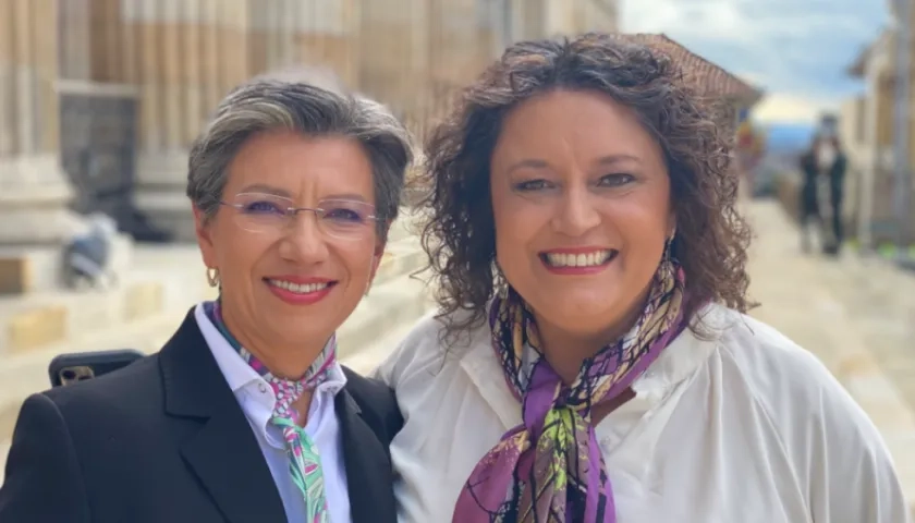 Claudia López junto a la senadora Angelica Lozano. 