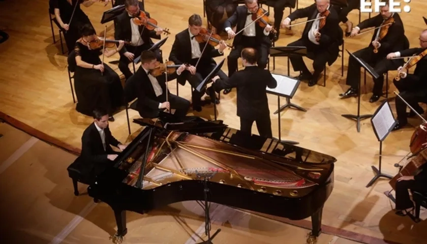 La Orquesta de Cámara de Praga, bajo la dirección del checoslovaco Zbynêk Müller, interpreta el concierto inaugural del Festival Internacional de Música de Cartagena.