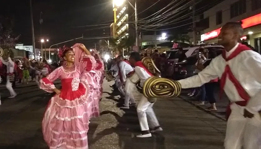 La Noche de Faroles y Tambores cada vez toma más fuerza.