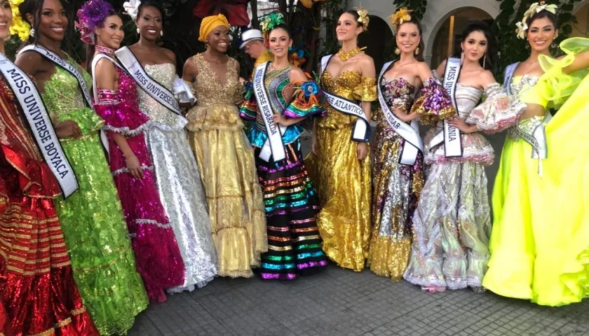Algunas de las reinas que participaron en la Cumbiamba Real en la Noche de Guacherna.