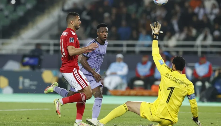 Vinicius Junior anota el primer gol del Real Madrid ante Al Ahly.