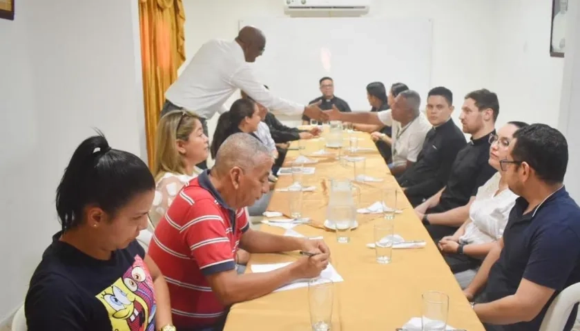 Sacerdotes de las 8 iglesias a intervenir se reunieron con el Alcalde de Malambo.