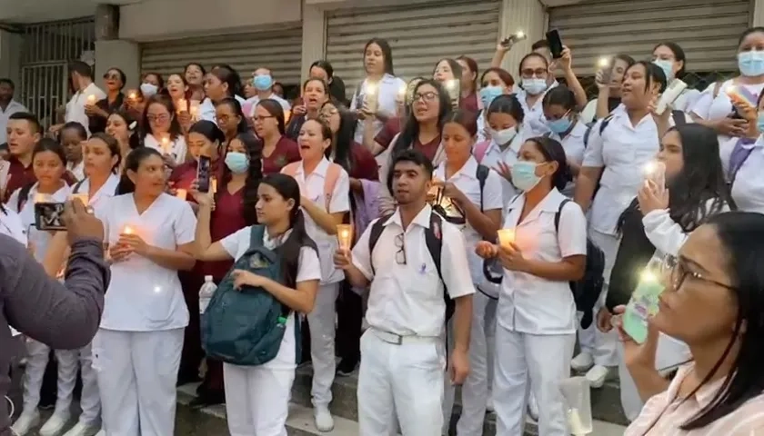 Plantón de estudiantes de la Simón Bolívar por asesinato de Héctor Miguel Mendoza