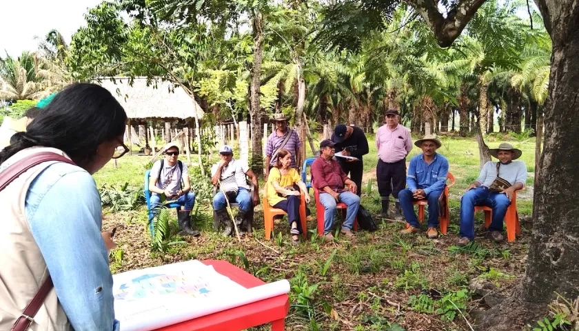 Campesinos organizando la parcelación de tierras en Curumaní, Cesar.