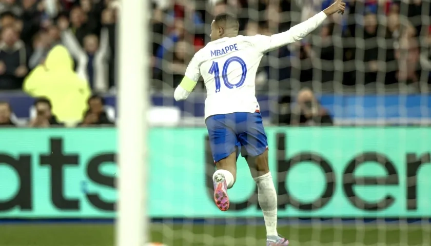 Mbappé marcó un doblete en la goleada 4-0 a Países Bajos, este viernes.