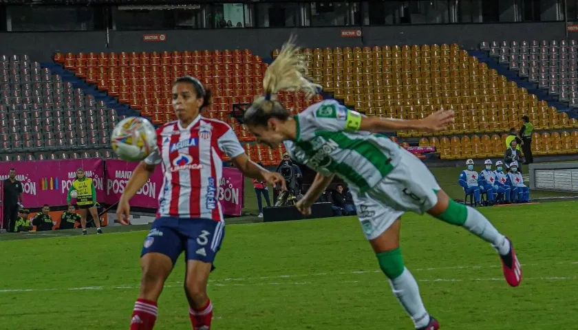 Con este cabezazo, Daniela Montoya le dio la victoria a Nacional. 