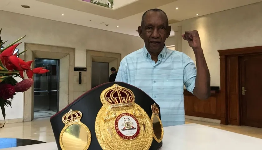 Antonio Cervantes 'Kid Pambelé, primer colombiano en coronarse campeón mundial de boxeo.