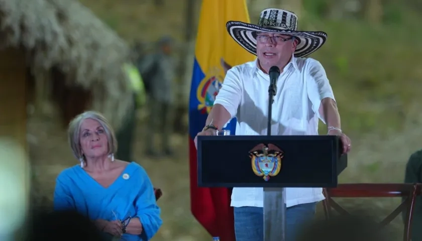 El presidente Petro durante la entrega de tierras en Montería.