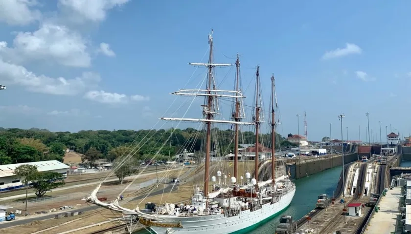 Buque escuela de la Armada española Juan Sebastián de Elcano