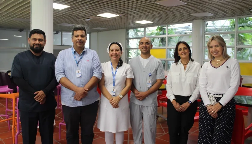 Donaldo De La Hoz, Subdirector de Farmacia; Diego Viasus, Infectólogo; Claudia Vásquez, Subdirectora de Enfermería; Hugo Macareno, Director Científico HUN; Silvia Aguilera, Coordinadora Operativa CEI - HUN; Lila Visbal, Directora Docencia Servicio HUN.