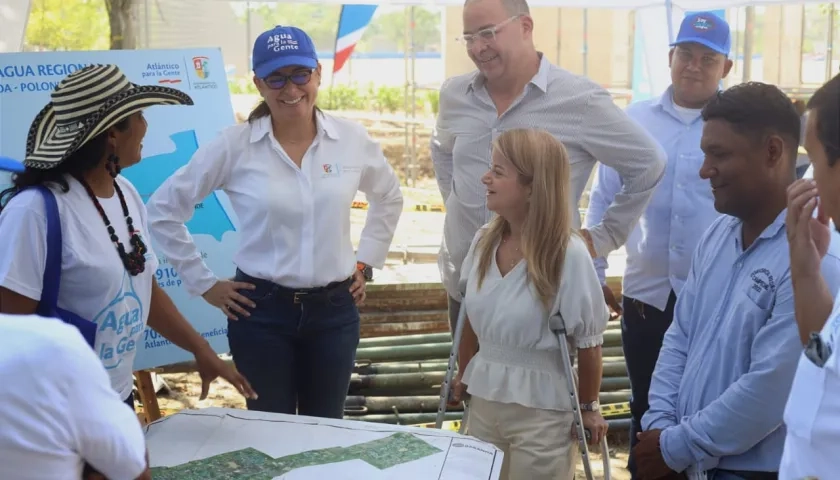 La Gobernadora del Atlántico visitó la construcción del tanque elevado de 450 metros cúbicos.