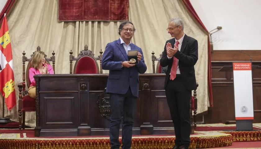 El presidente Gustavo Petro, dio un discurso al recibir la medalla de la Universidad de Salamanca.