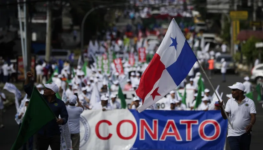 Marcha de trabajadores en Ciudad de Panamá este 1o. de mayo.