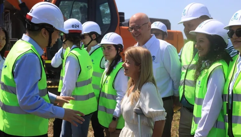 La gobernadora Elsa Noguera y Miguel Coehlo, vicepresidente CTG Latam.