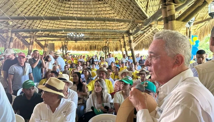 El expresidente Álvaro Uribe en un foro de regiones del Centro Democrático en Santa Fe de Antioquia