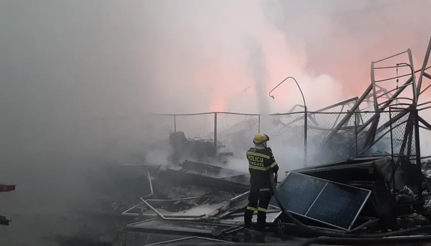 Incendio en bodegas de Metroparque. 