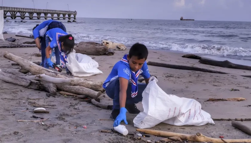 Jornada de limpieza en playas de Puerto Colombia