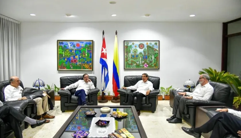 El Presidente Petro en la reunión previa que sostiene esta noche de jueves en La Habana
