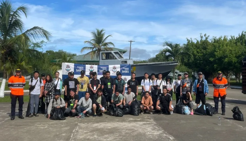 Los 30 ciudadanos chinos en el puerto de Urabá