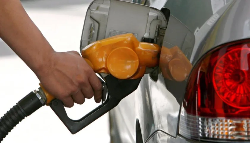 Ley para bajar precio de la gasolina será presentada en el Congreso.