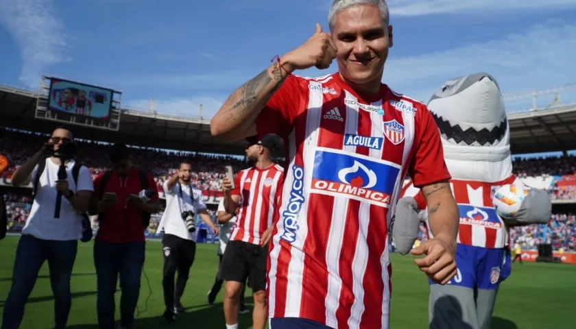 'Juanfer' Quintero el día de su presentación oficial en el estadio Metropolitano.