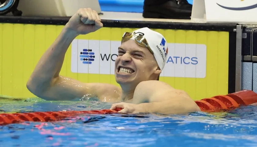 Leon Marchand cronometró un tiempo de 4:02.50.