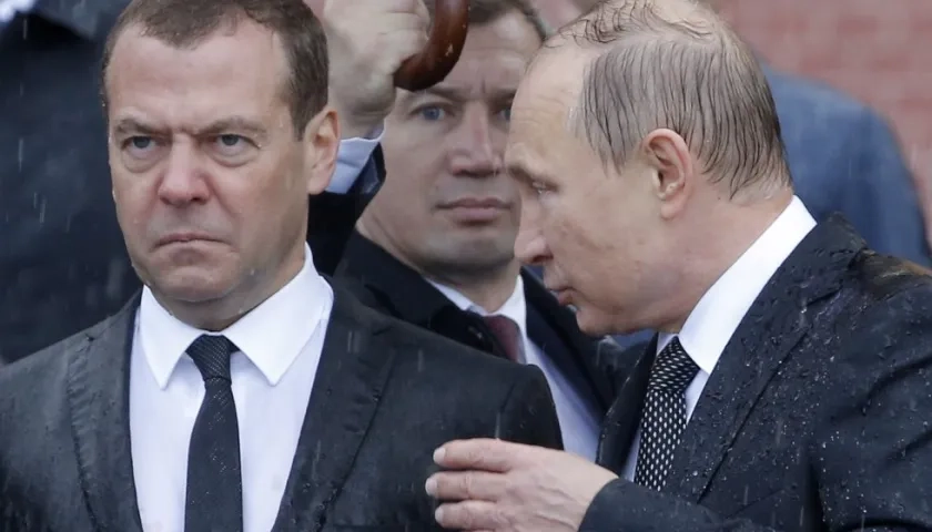 Dmitry Medvedev junto con Vladímir Putin.