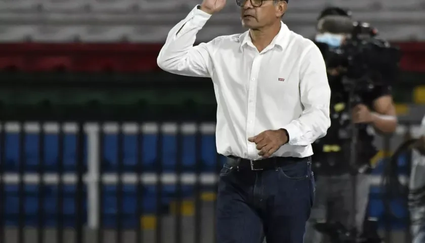 Pompilio Páez apenas dirigió siete partidos en Jaguares.