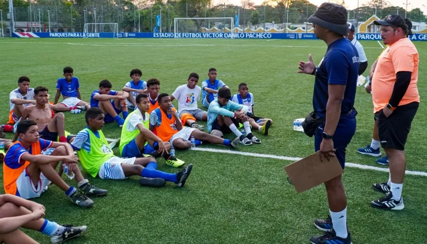 Los entrenadores Michael Vásquez y Ricardo Pretel son los organizadores del torneo.d