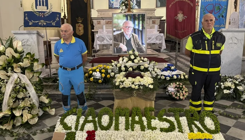 Homenaje en la capilla ardiente del artista Fernando Botero en la iglesia de la Misericordia de Pietrasanta, Italia.