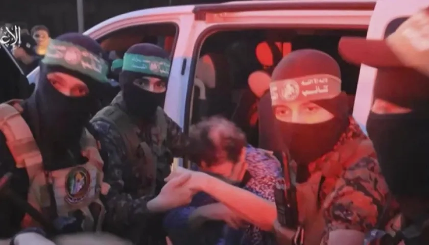 Hamás liberando a rehenes.