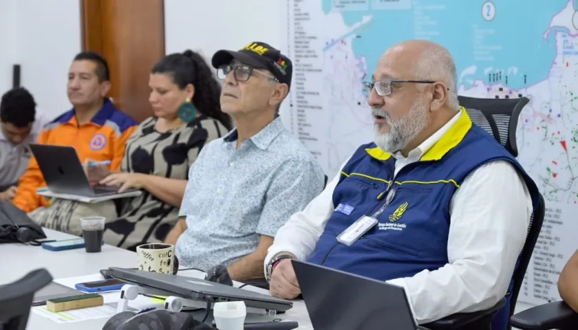El alcalde William Dau y el director de la Oficina de Atención de Desastres, Fernando Abello, en el Consejo de Gestión del Riesgo