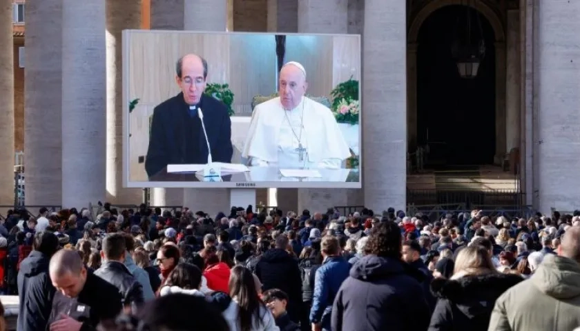 El Papa rezando el Ángelus dominical desde su casa.