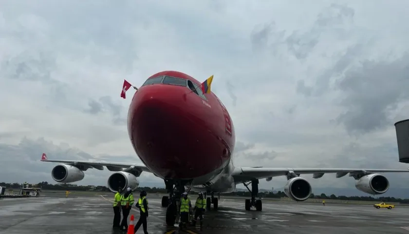 Avión en el aeropuerto El Dorado. 