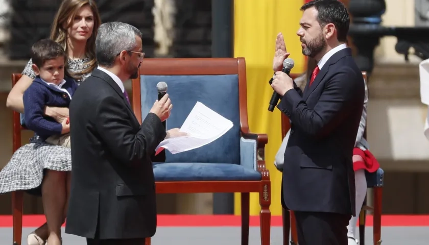 Carlos Fernando Galán en el juramento durante su posesión.