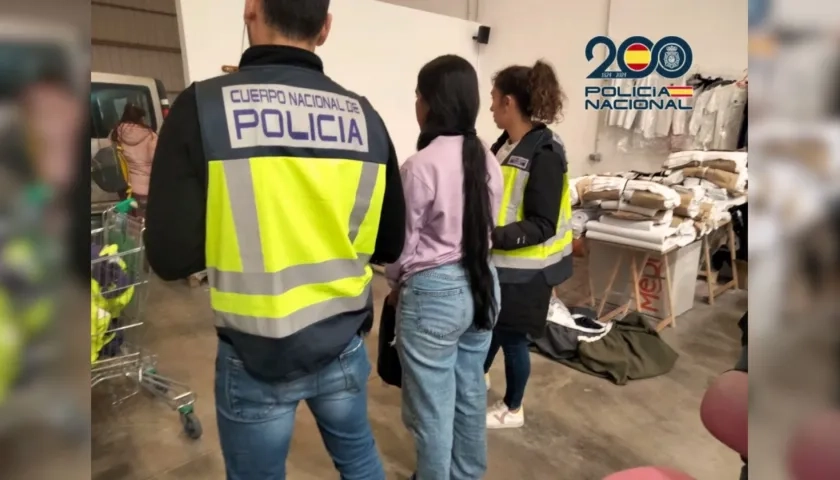 Rescatan a 21 personas en Valencia, España.