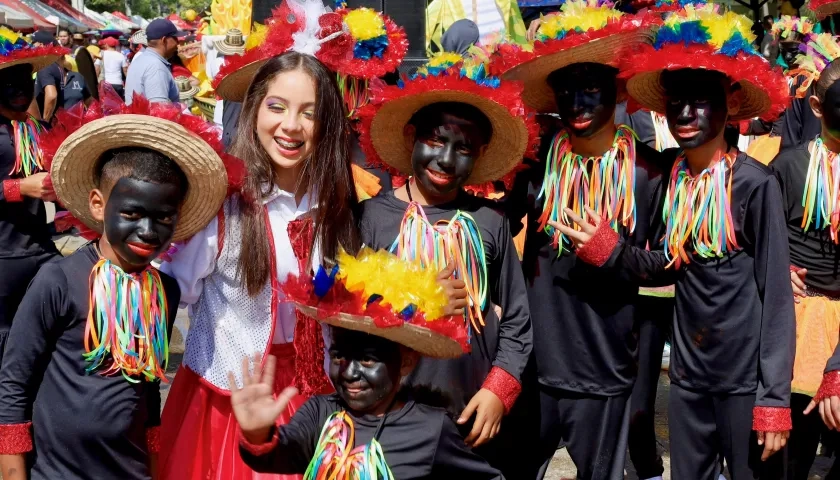 'Trabajando por los Niños' en Carnaval.