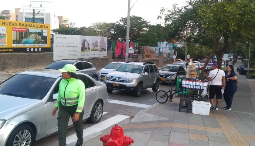 Personal de la Policía de Tránsito de Barranquilla en controles en el norte de la ciudad