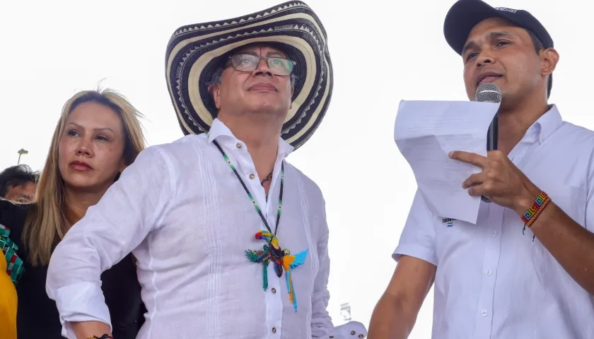 El Presidente Gustavo Petro y el alcalde de Tierralta, David Contreras.