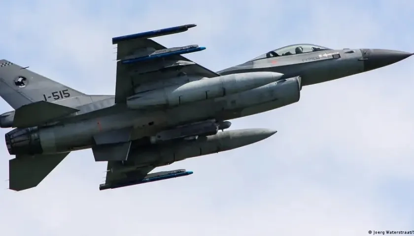 Avión F16.