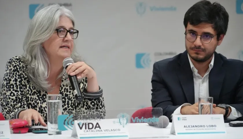 La ministra Catalina Velasco y el director de Vivienda de Asobancaria, Alejandro Lobo