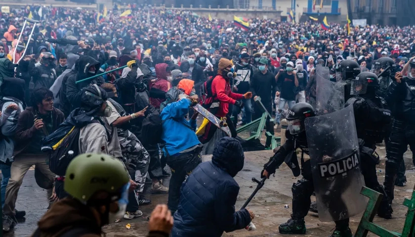 Agresión a la Fuerza Pública durante protestas en Bogotá. 