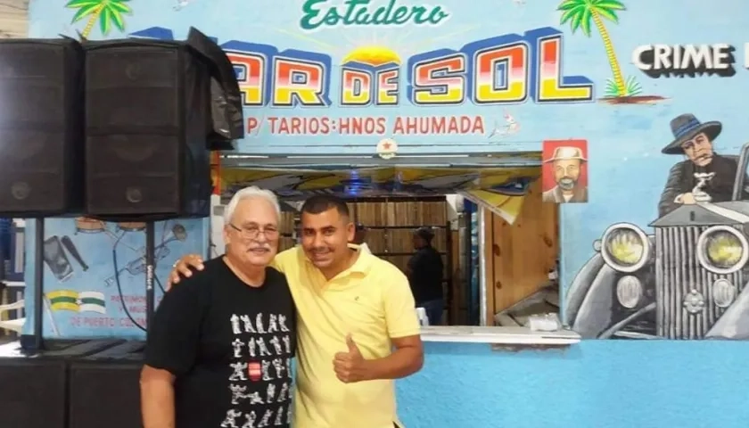 Felo Barrio interpretó éxitos salseros como ‘Isla del encanto’ y ‘Voy’, con la Orquesta Broadway, en la caseta Mar de Sol de Puerto Colombia