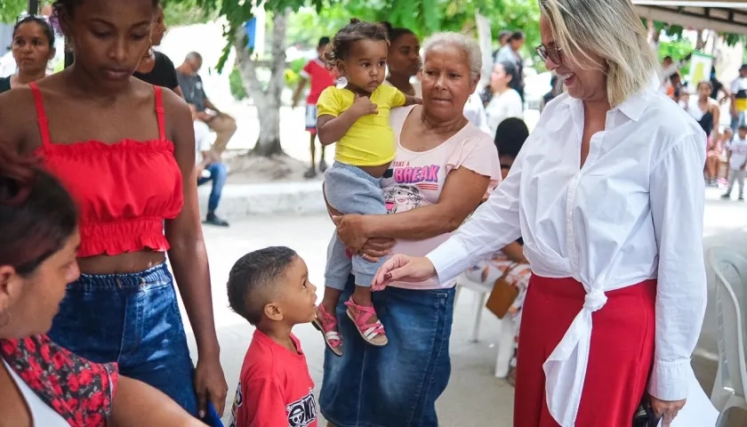 Susana De León, coordinadora de Población Migrantes y Retornados del Atlántico, lideró la feria.