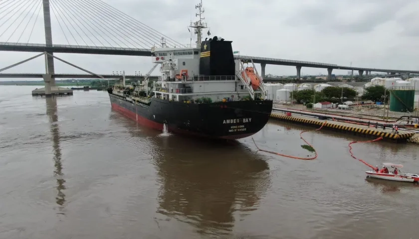 Simulacro sobre derrame de combustible en el Puerto de Barranquilla. 