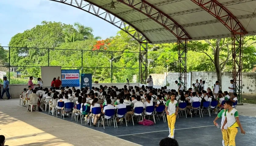 Este esfuerzo beneficia, además de los estudiantes, a profesores y padres de familia.