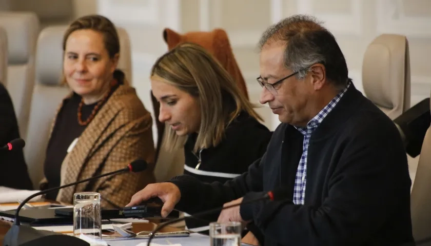 Directora del Dapre, Laura Sarabia y el Presidente Gustavo Petro.