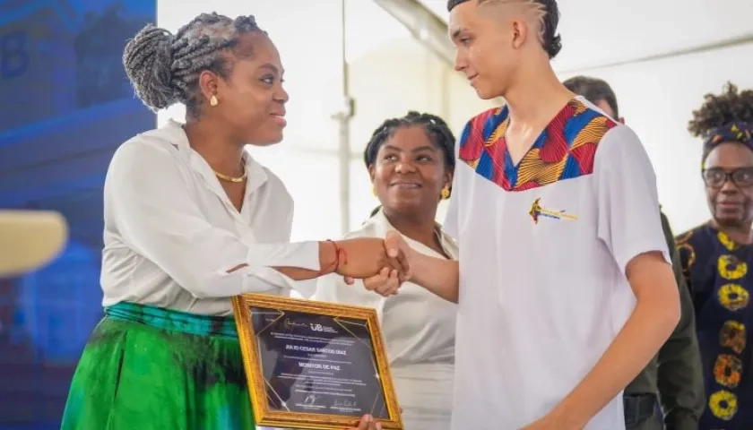 Aurora Vergara, Ministra de Educación