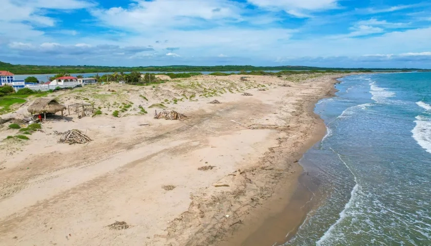 La playa de Punta Astilleros.